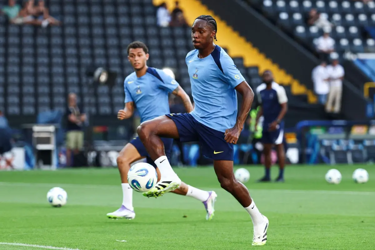 Tel entrou na partida e falhou um dos penáltis do Tottenham