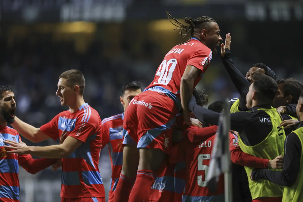 Jogadores do Casa Pia festejam vitória sobre o Boavista