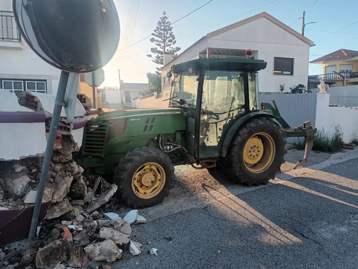 Imagem de contexto do artigo Menina de dez anos em estado grave após ser atropelada por trator numa passadeira