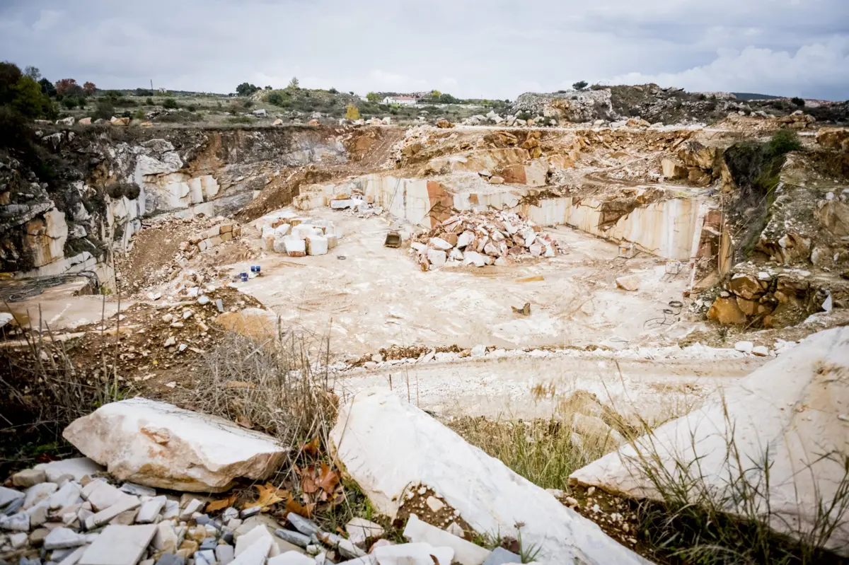 Em 2018, um troço de cerca de 100 metros da EM 255, entre Borba e Vila Viçosa, ruiu devido ao deslizamento de um grande volume de rochas