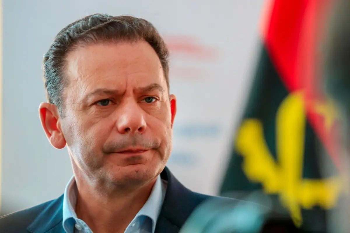 Luís Montenegro está em Luanda