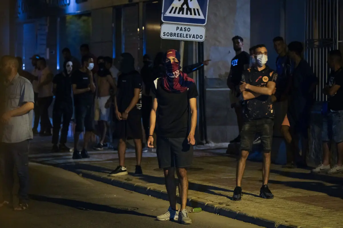 Os distúrbios e os confrontos entre grupos alegadamente de extrema-direita e residentes em Torre Pacheco, onde 30% da população de 40 mil pessoas é imigrante ou de origem estrangeira, ocorreram nas últimas quatro noites