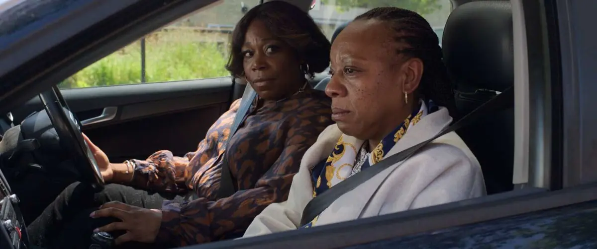 Marianne Jean-Baptiste (à direita) é a estrela de "Verdades difíceis"