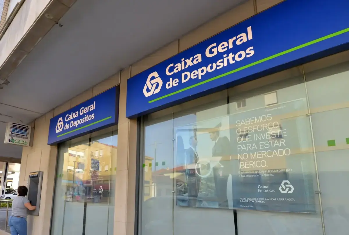 Relação considera que comportamento não justifica despedimento. Banco reitera gravidade e vai recorrer