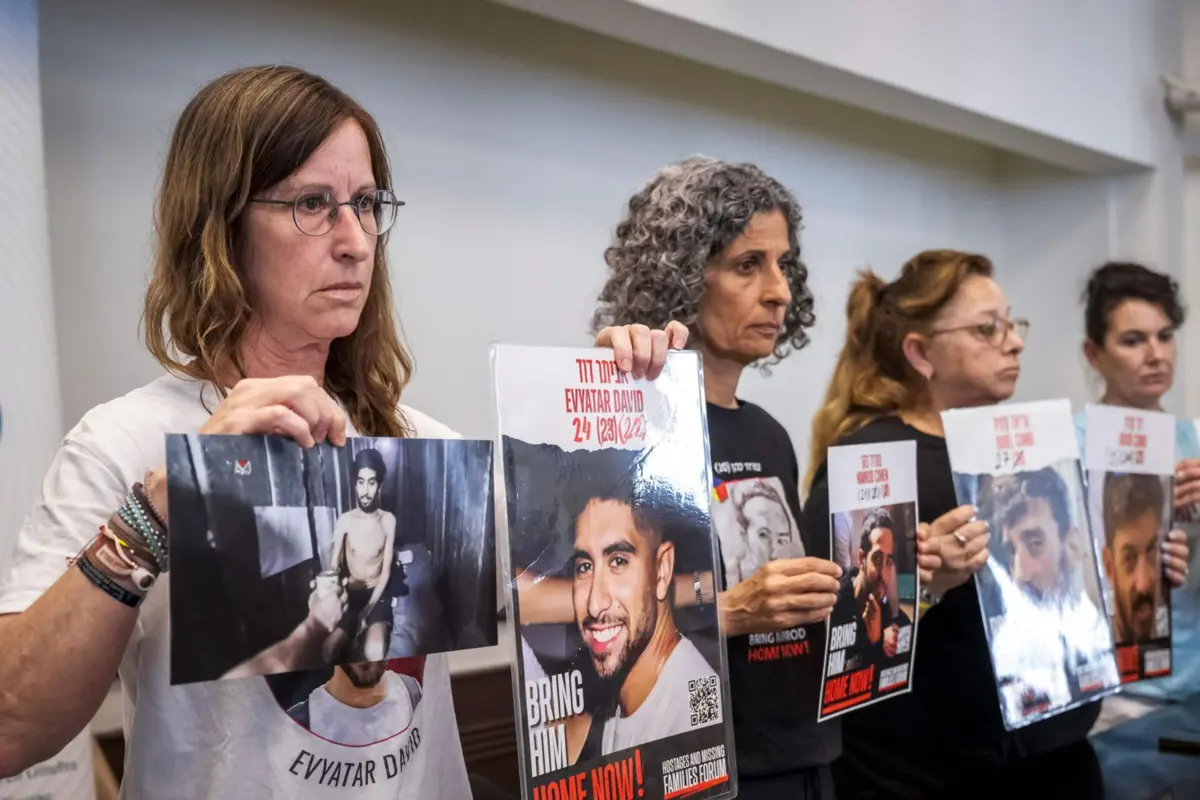 O grupo islamita palestiniano Hamas mantém detidos 48 israelitas