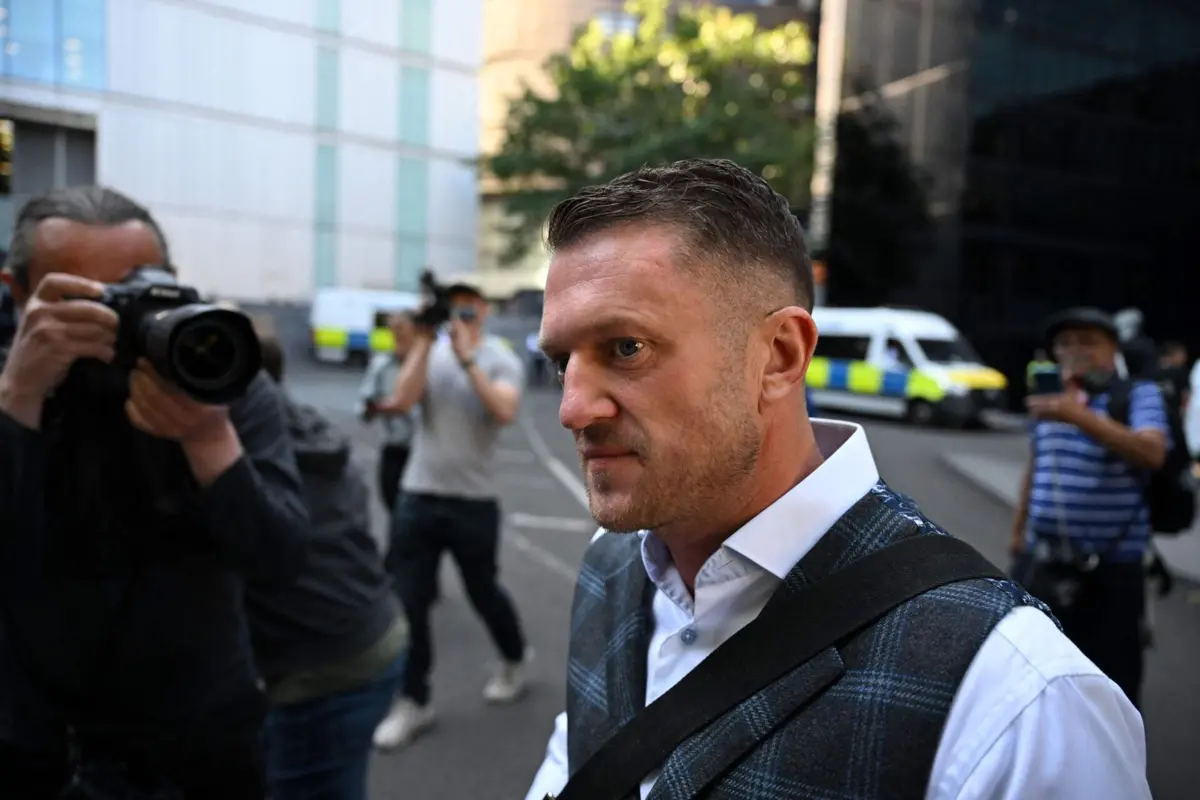 Tommy Robinson pertence a um grupo que tem como origem os movimentos dos "hooligans"