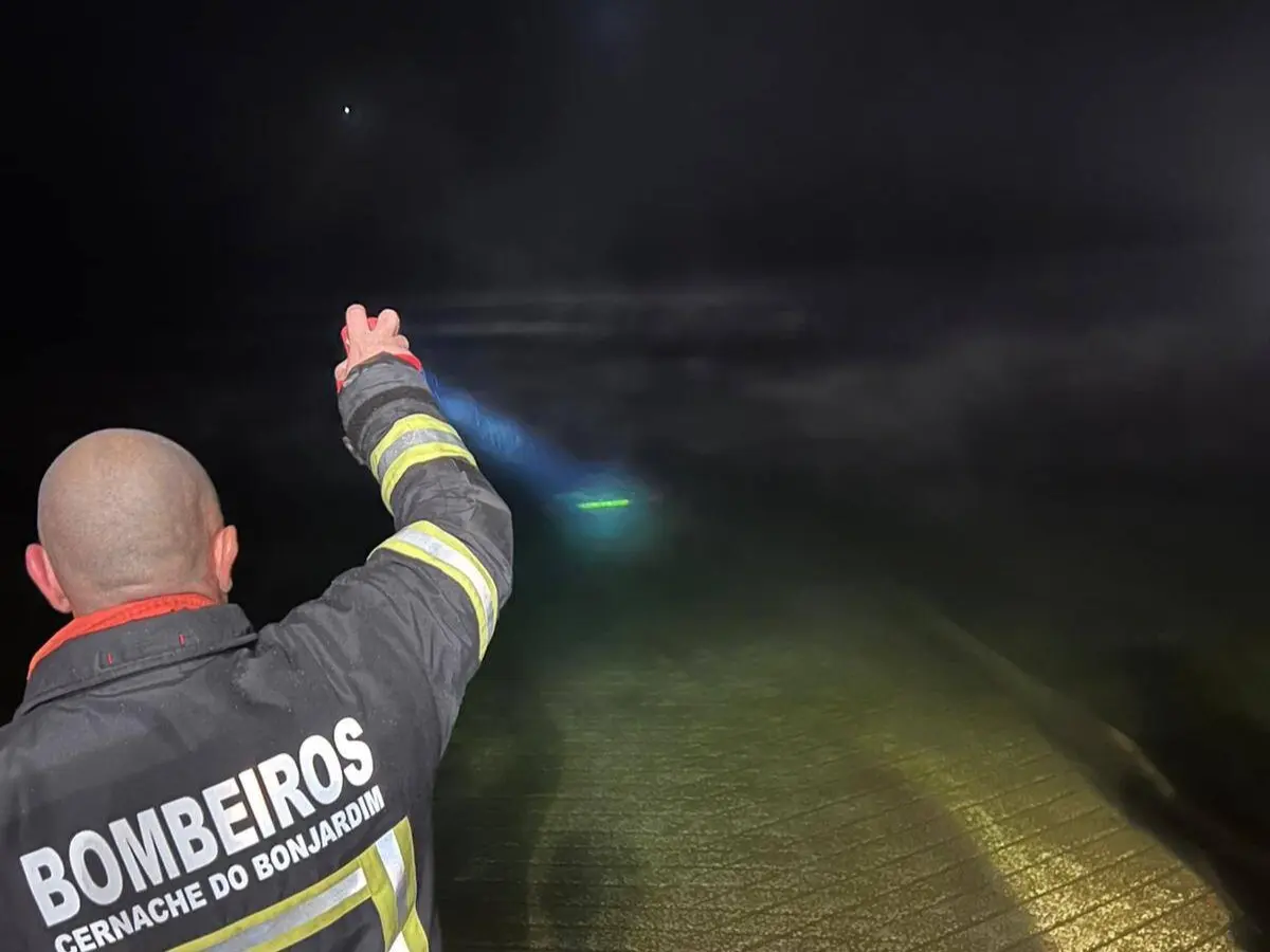 Imagem de contexto do artigo Jovem casal morre dentro do carro submerso na Albufeira do Cabril