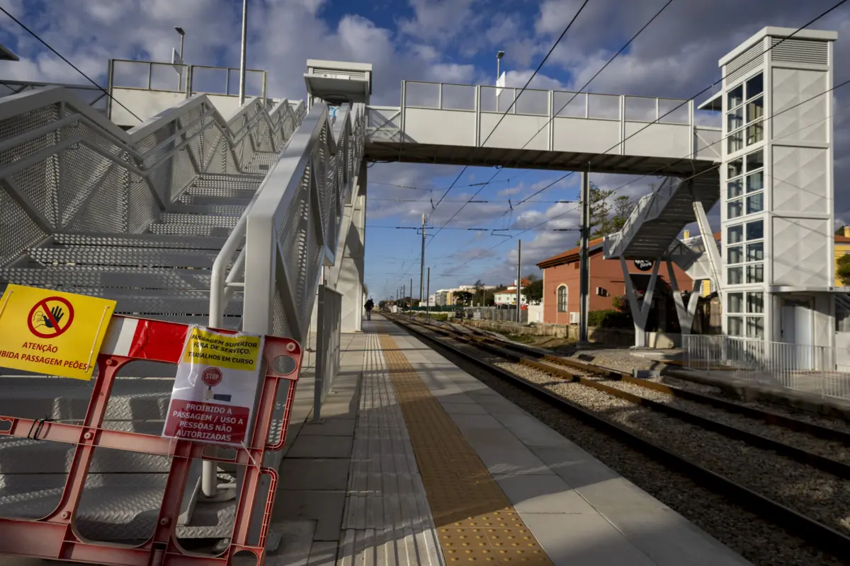 Passagem de peões estava desativadas na estação da Granja