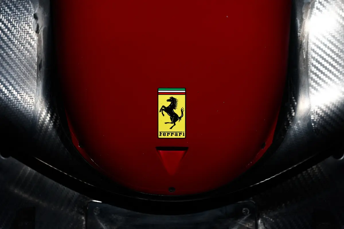 O Elettrica promete ser rápido, indo de zero a 100 quilómetros por hora em 2,5 segundos com uma velocidade máxima de 310 km/h