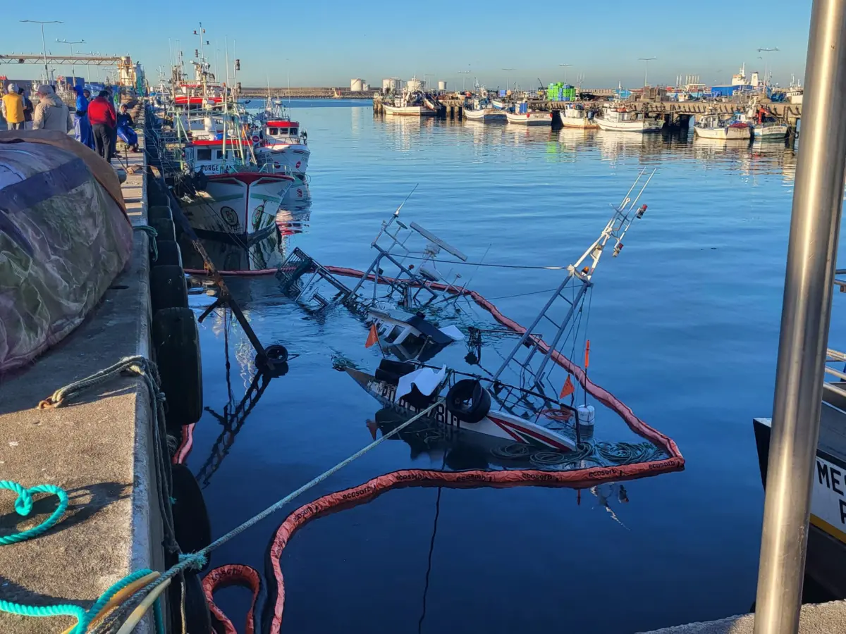 "Praia do Neiva" tinha estado a pescar e encontrava-se atracado num cais do porto de Leixões