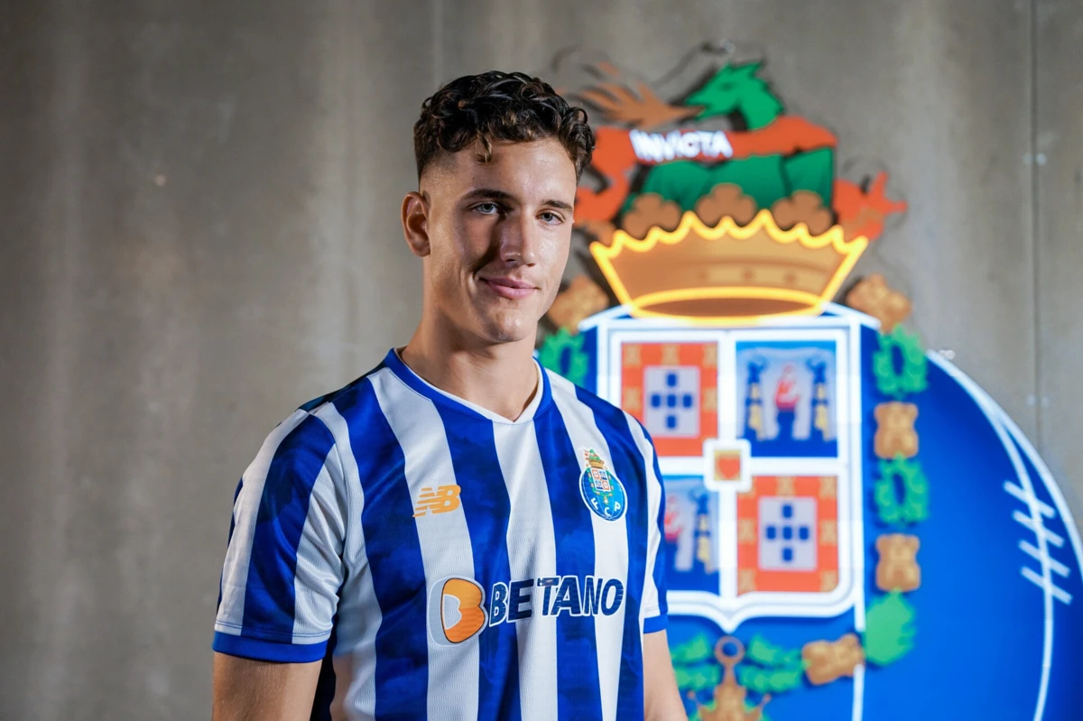 Deniz Gül com a camisola do F. C. Porto