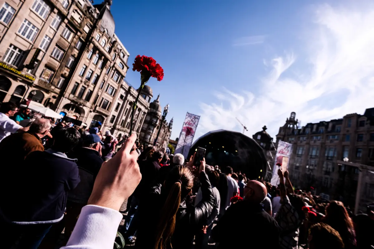 Imagem de contexto do artigo “Postais de Abril” para os 50 anos da revolução