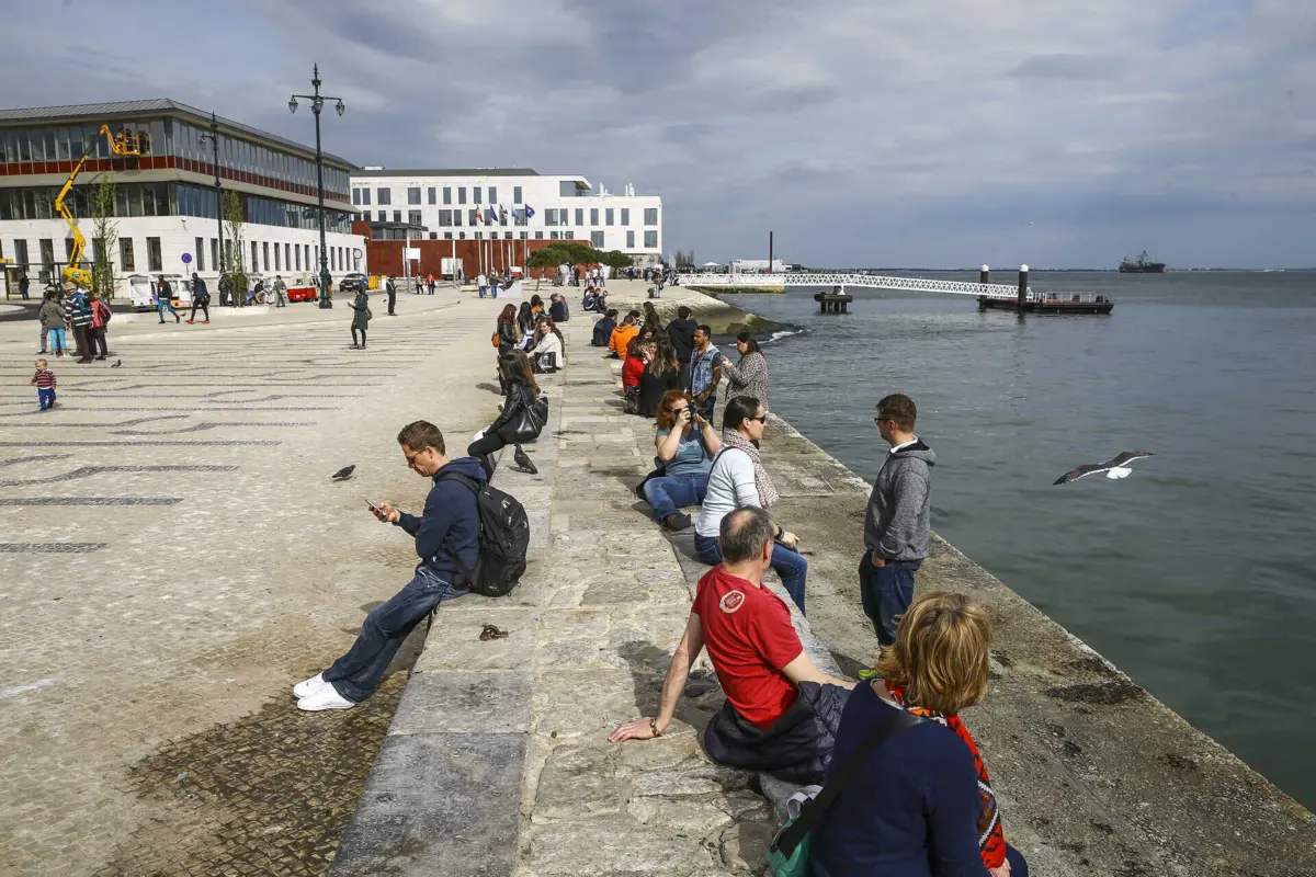 Operações para encontrar o jovem desaparecido estão a decorrer no Cais do Sodré