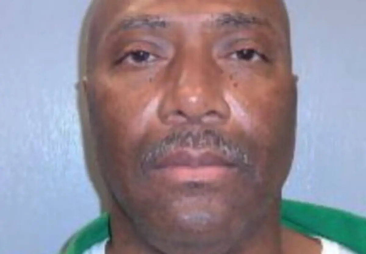 Os advogados de Moore pediram ao governador republicano Henry McMaster que reduzisse a sentença para prisão perpétua sem liberdade condicional