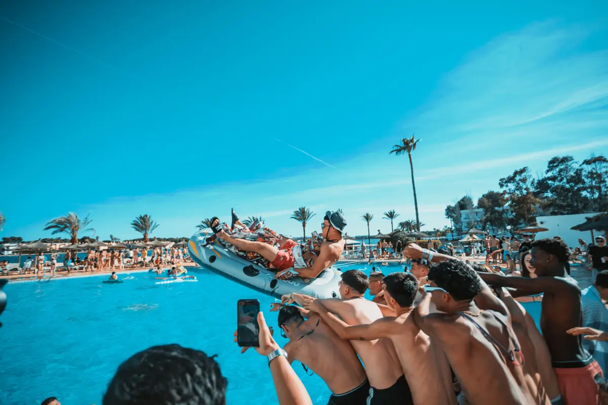 Gandia e Palma de Maiorca, em Espanha, são alguns dos destinos mais procurados por jovens