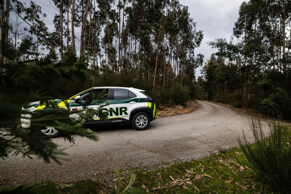 A GNR foi alertada para um incêndio florestal na localidade de Vale de Maceiras