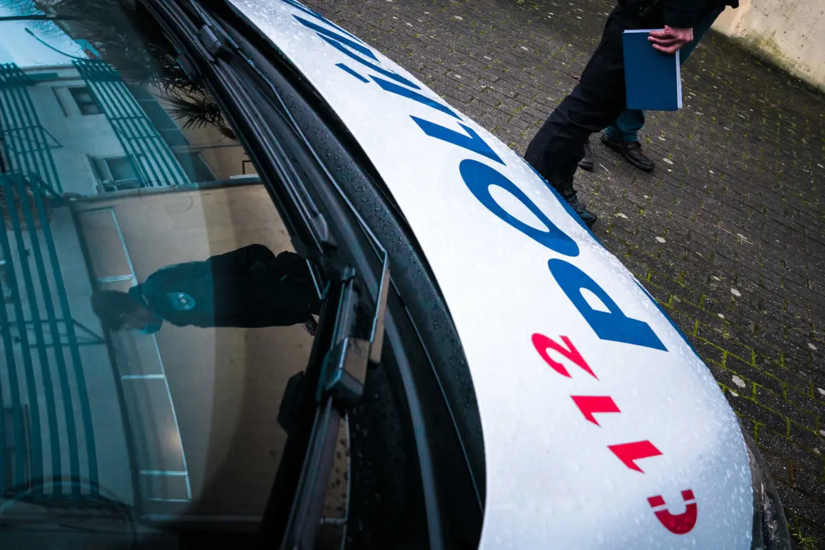 Agentes começaram por tentar entregar as armas de serviço, o que os superiores rejeitaram