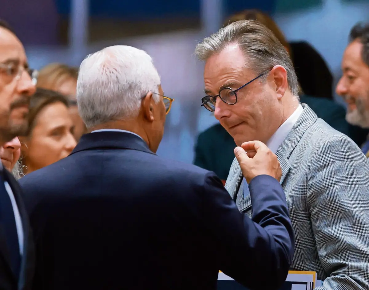 Presidente do Conselho Europeu, António Costa, com o primeiro-ministro belga, Bart de Wever, em outubro