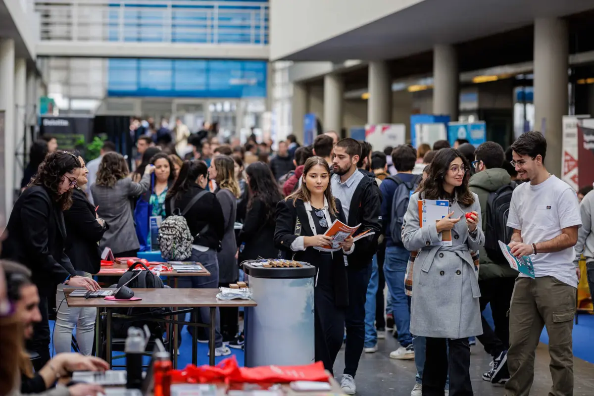 Empresas marcaram forte presença junto dos jovens que estão a concluir os cursos na Escola de Engenharia da UMinho