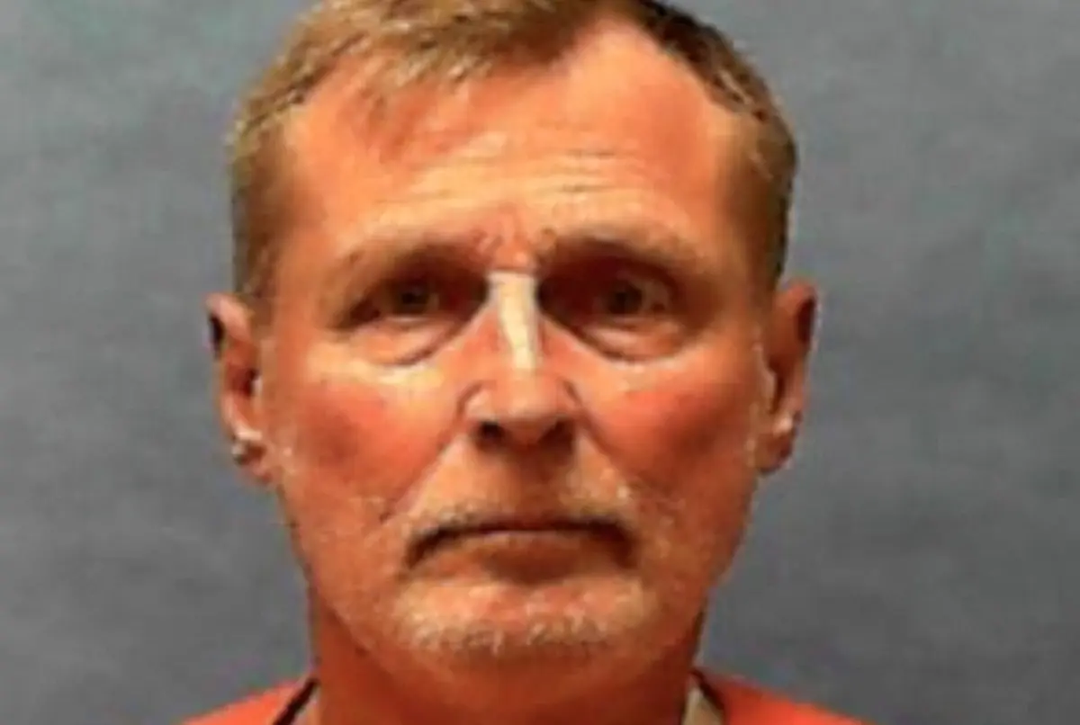 Glen Rogers foi condenado na Florida pelo homicídio de Tina Marie Cribbs, em 1995, uma mulher de 34 anos, mãe de dois filhos, que conheceu num bar