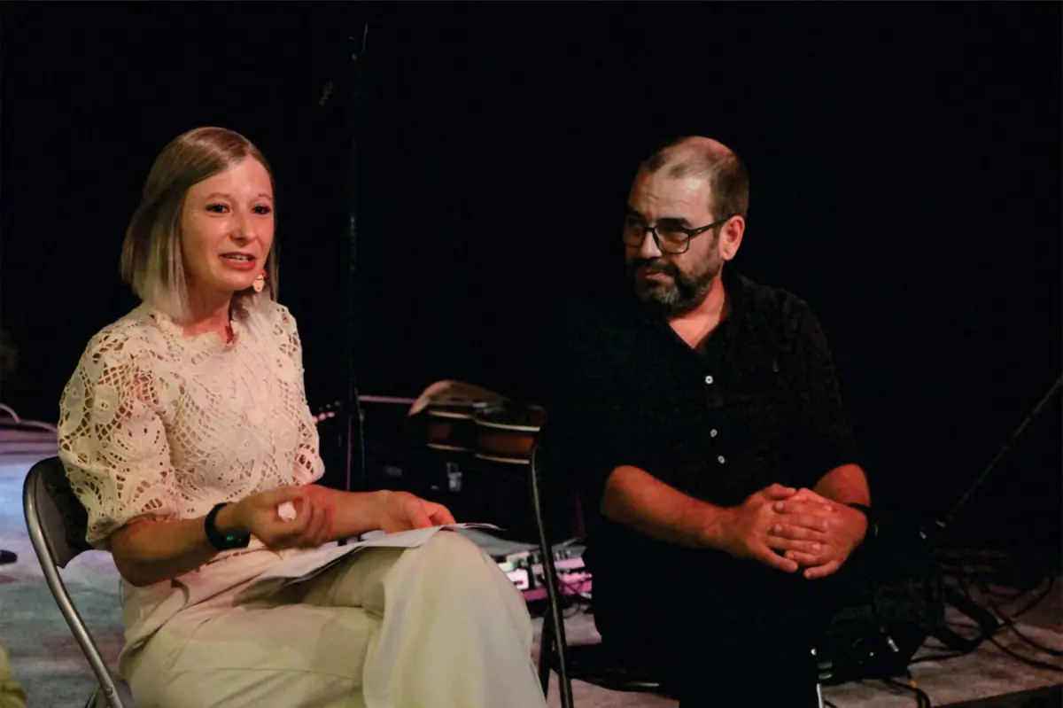 Sílvio Sousa, candidato da CDU à Câmara de Famalicão, acompanhado, acompanhado por Tânia Silva, candidata da CDU à Assembleia Municipal