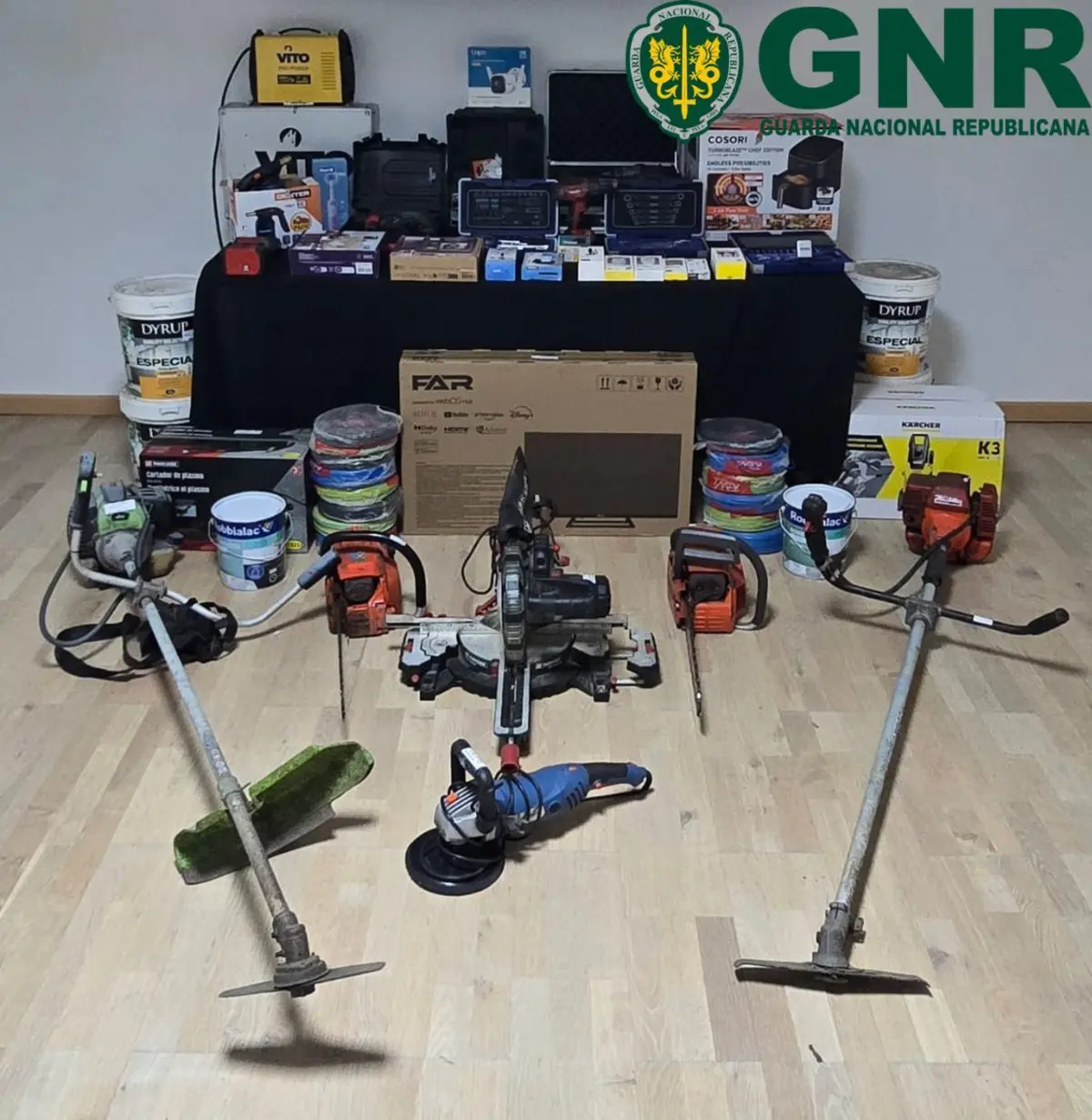 GNR deteve 10 homens e apreendeu material furtado