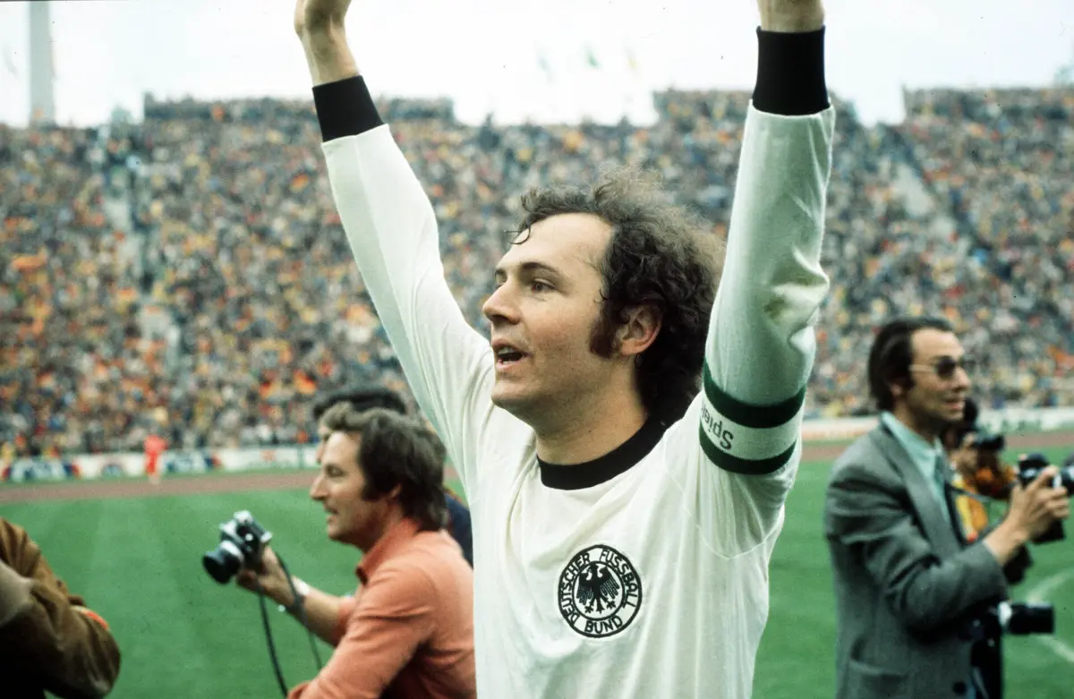 Pela seleção alemã, Beckenbauer foi duas vezes campeão do Mundo, uma como jogador e outra como selecionador