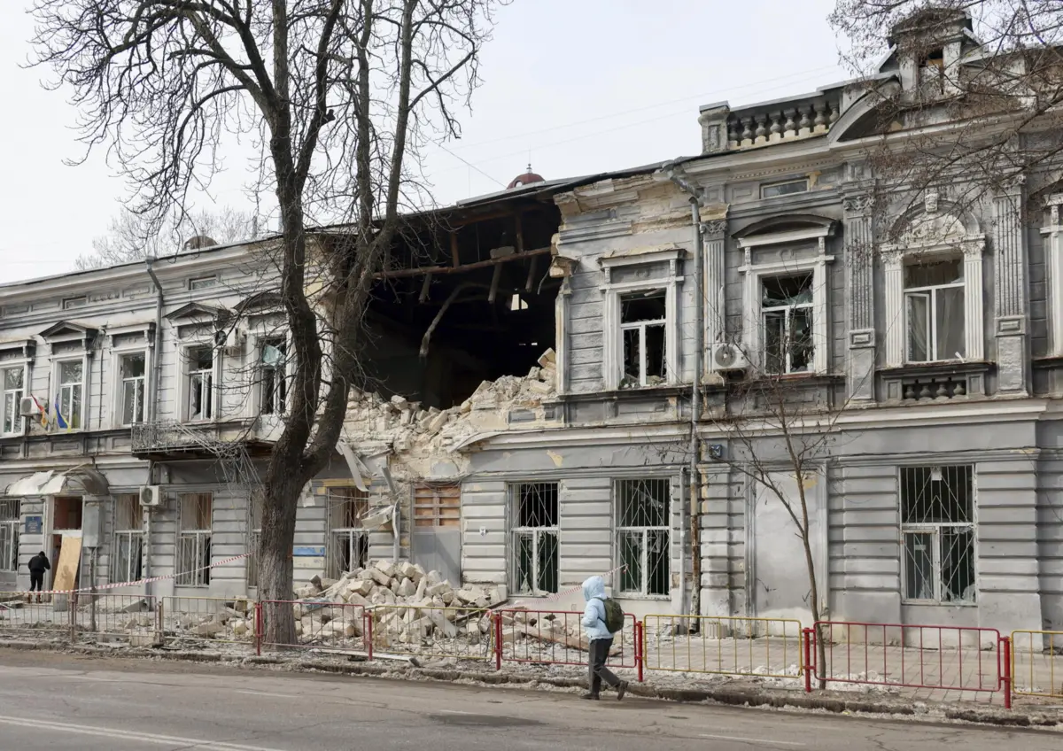 Edifício bombardeado em Odesa, Ucrânia