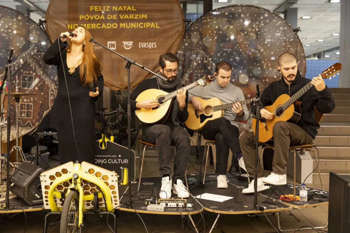 Fado de Coimbra dos Beatriz Villar animou último dia da Praça do Natal