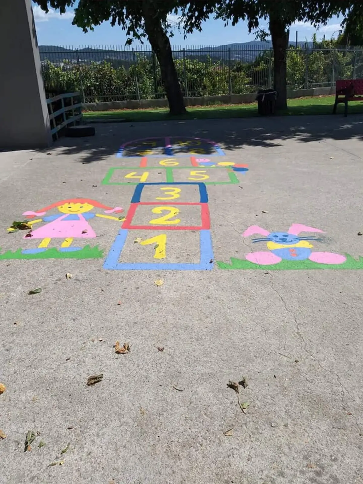 Sucessivos confinamentos impediram crianças de brincarem ao ar livre e de estarem com os seus amigos