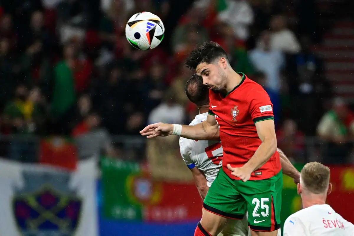 Entrada de Pedro Neto, mesmo tardia, revelou-se decisiva