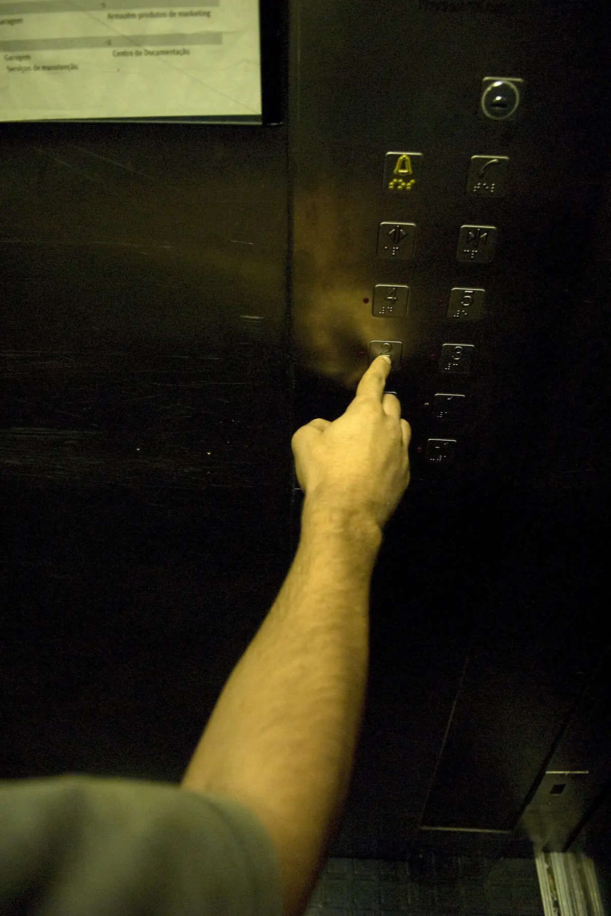 Elevador foi palco de esfaqueamento