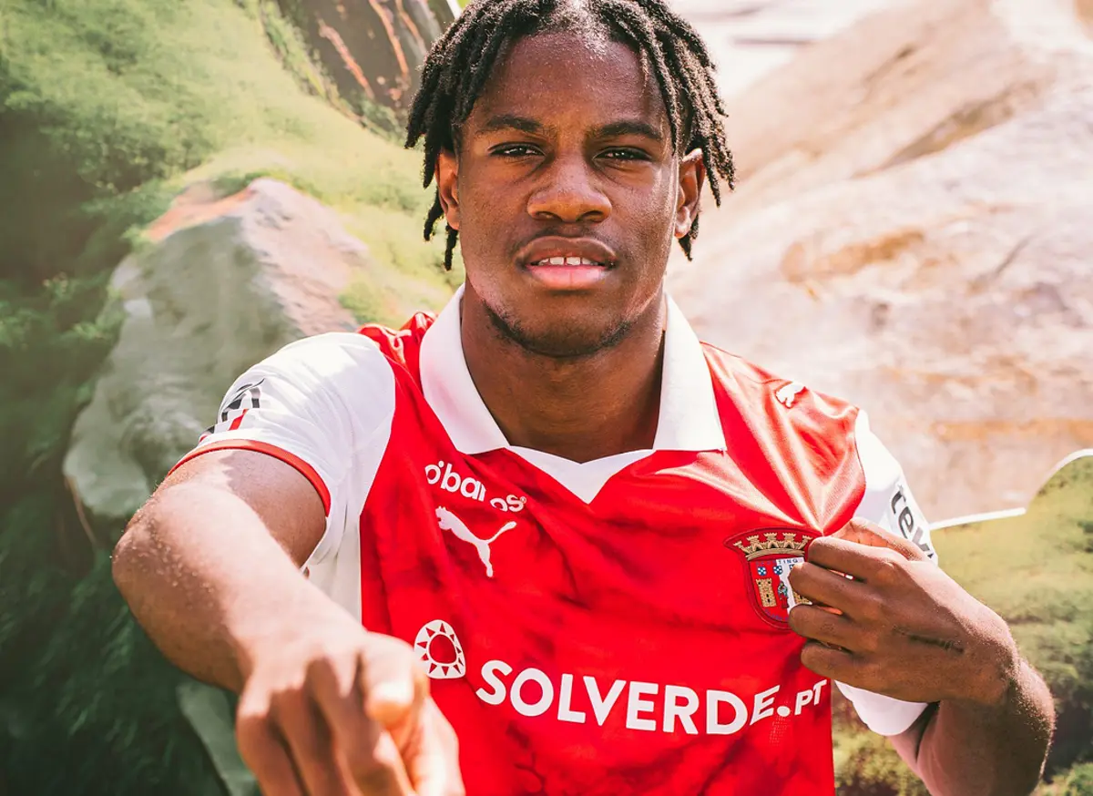 Ekoli chega dos belgas do Mechelen