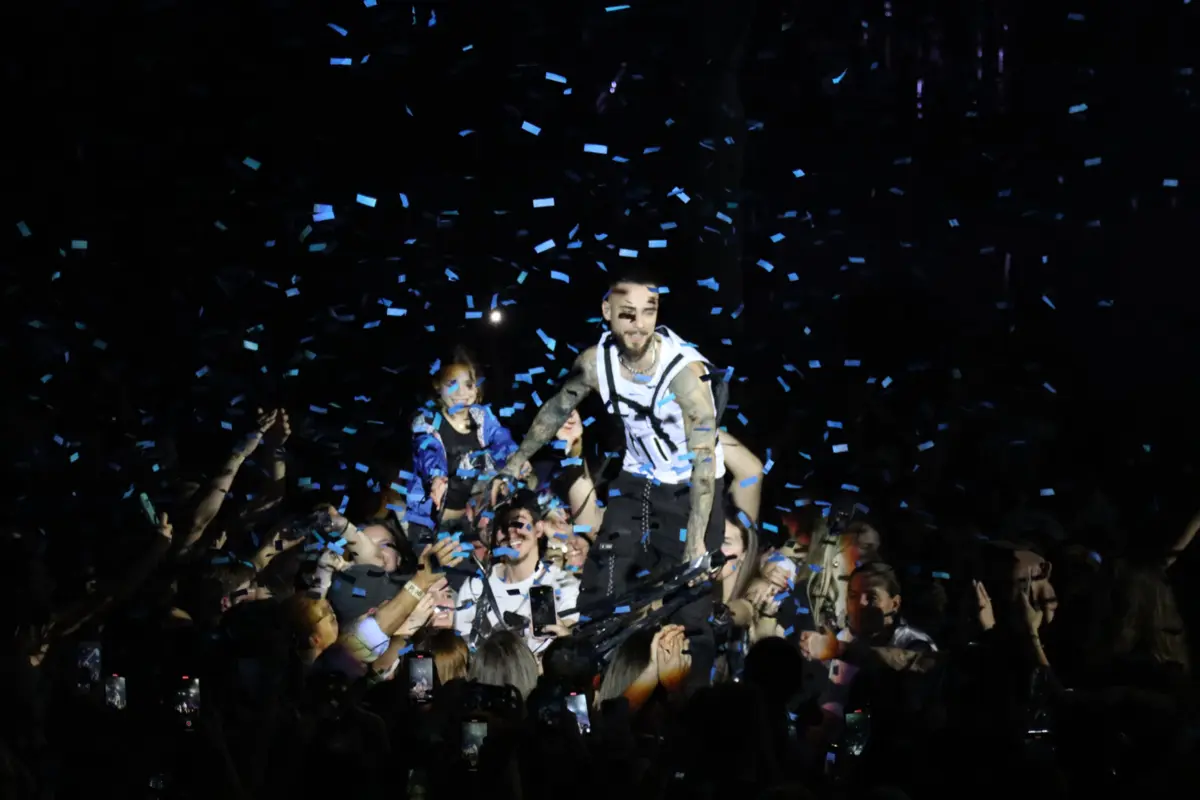 Diogo Piçarra no concerto de apresentação do novo álbum "SNTMNTL" no Porto