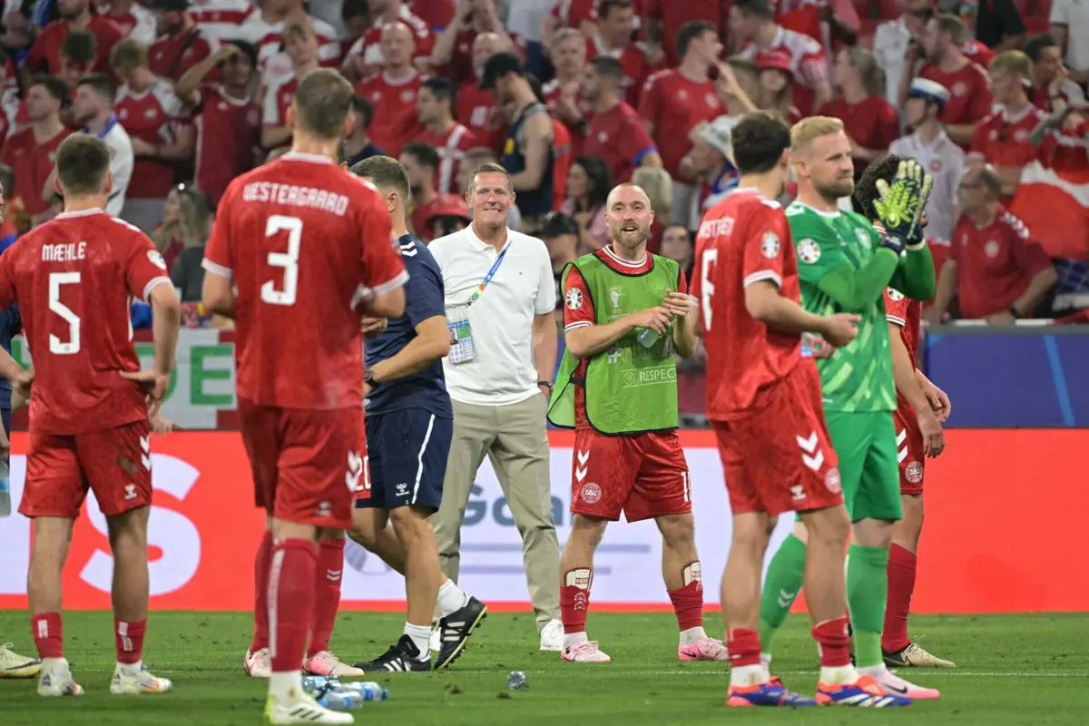 Dinamarca fica à frente da Eslovénia no grupo C do Euro2024 devido à diferença nos cartões amarelos