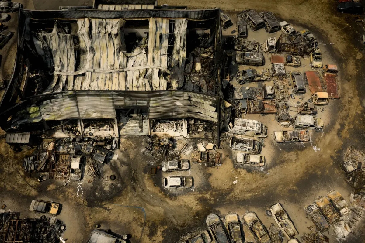 José Augusto diz que "ardeu tudo" e "não ficou nada", nem os carros para venda, nem os dos clientes que estavam para arranjar