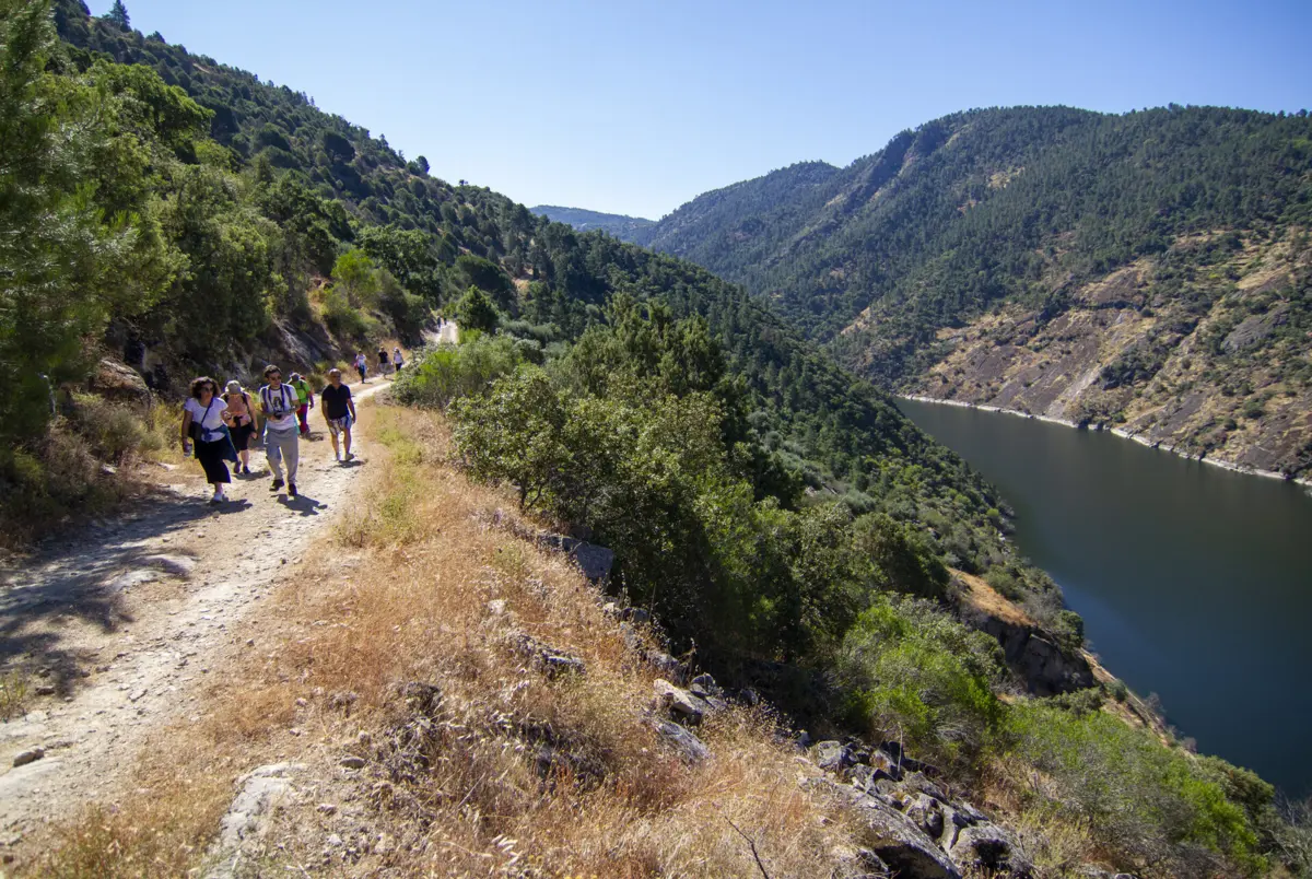 Percursos proporcionam um contacto com a natureza e o vastíssimo património natural