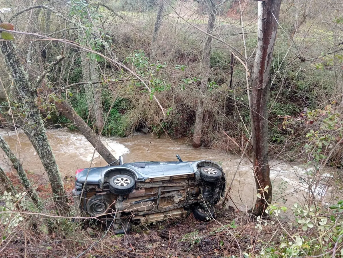 Imagem de contexto do artigo Casal de idosos ferido em queda de carro numa ribanceira de Mirandela