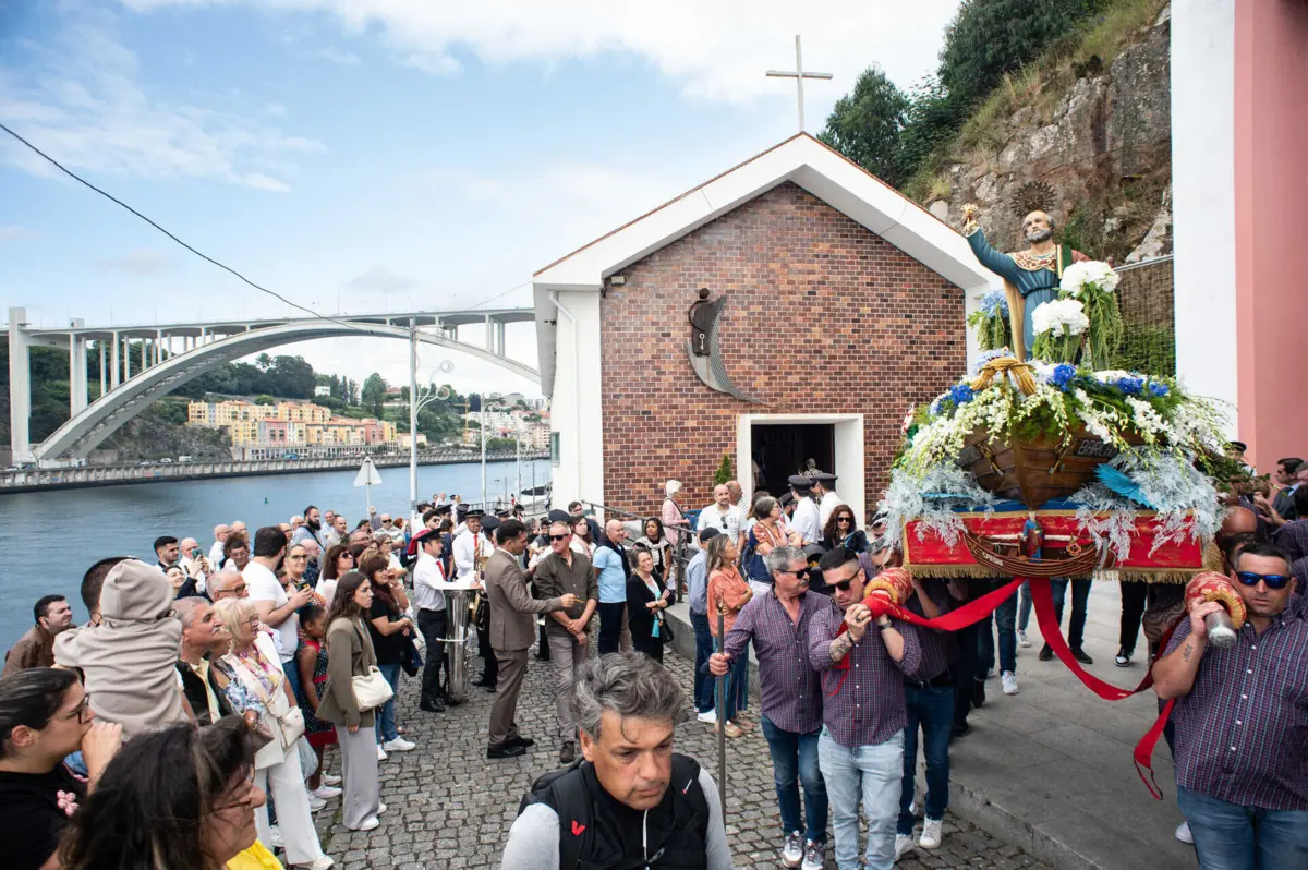 Como é hábito, muita gente deslocou-se à Afurada para ver a procissão