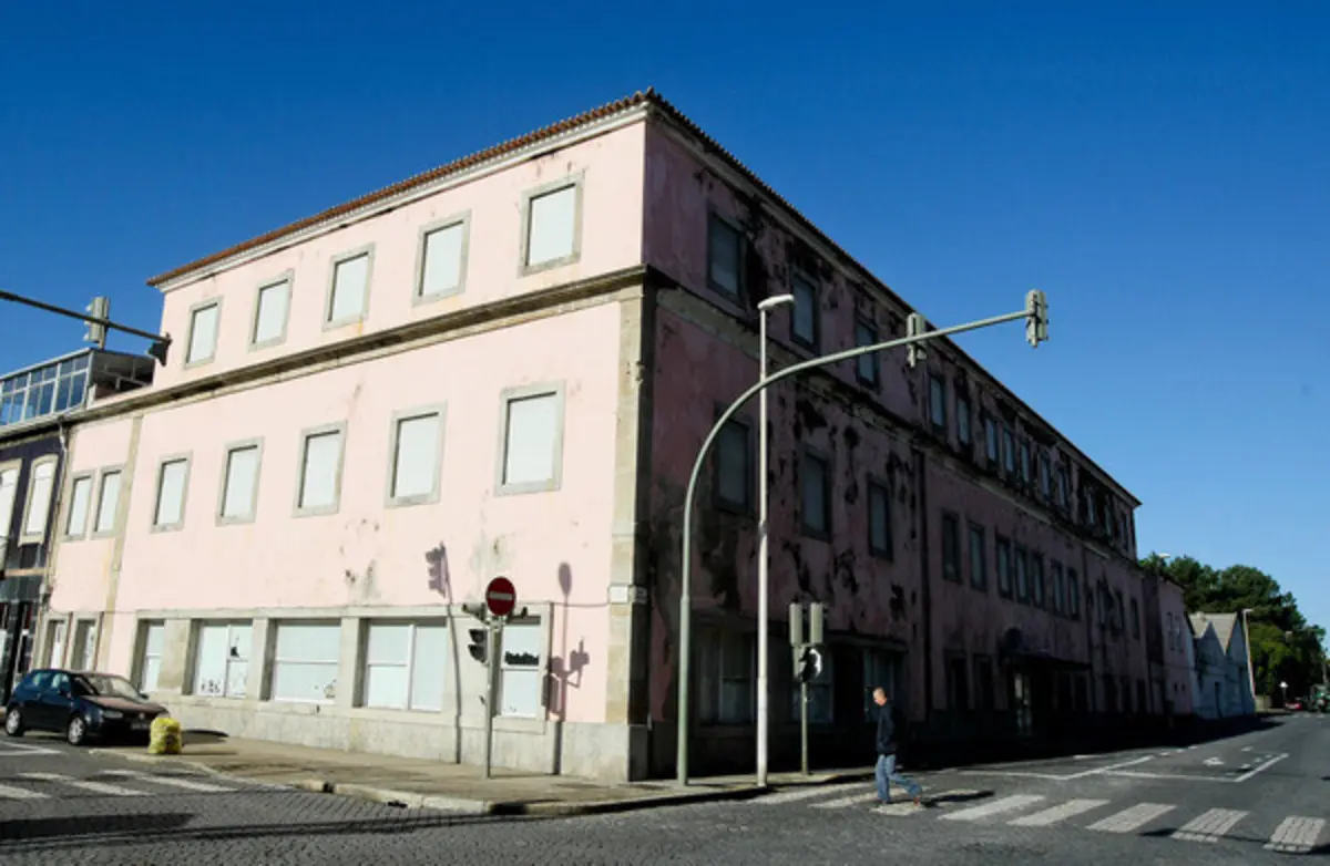 Edifício está ao abandono há décadas