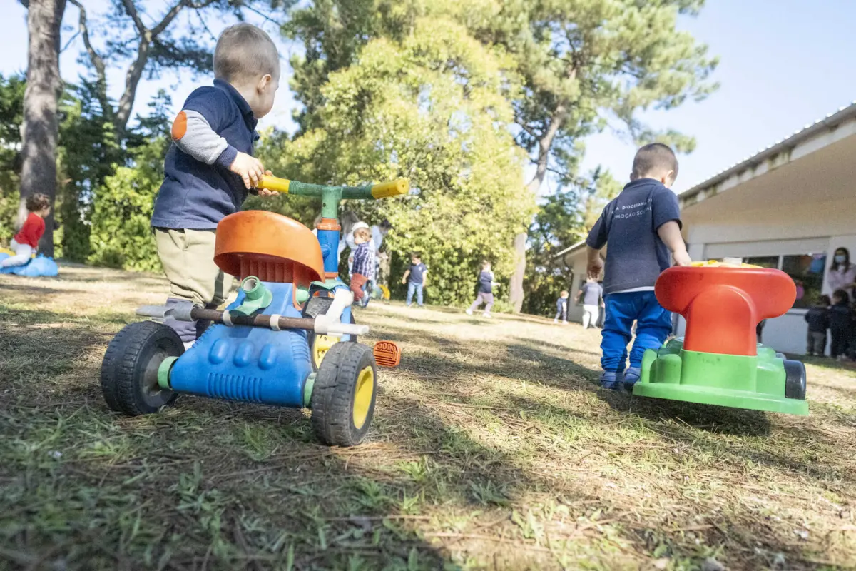 Mais de 12 mil crianças esperam por um lugar na rede pública