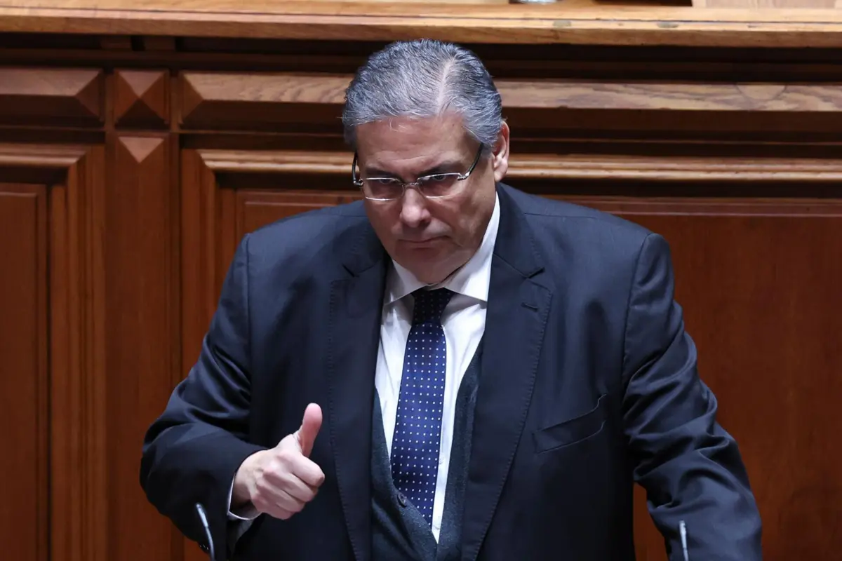 Carlos Abreu Amorim, ministro dos Assuntos Parlamentares