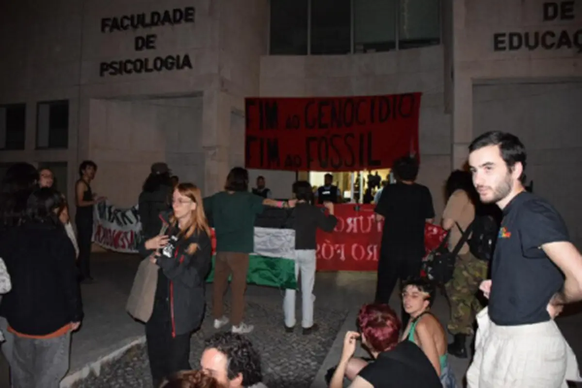 Protesto decorria na Faculdade de Psicologia
