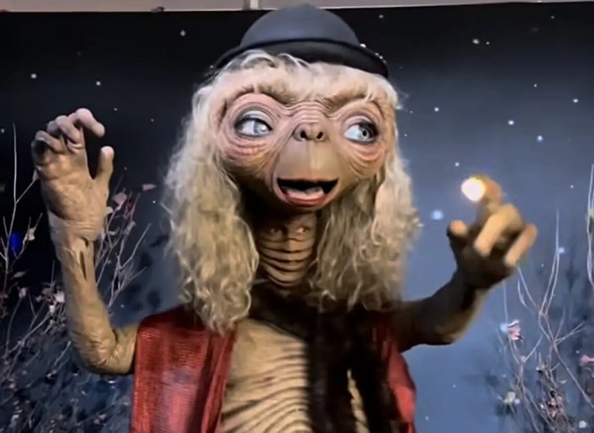 Top model alemã, de 51 anos, voltou a surpreender ao transformar-se em E.T.