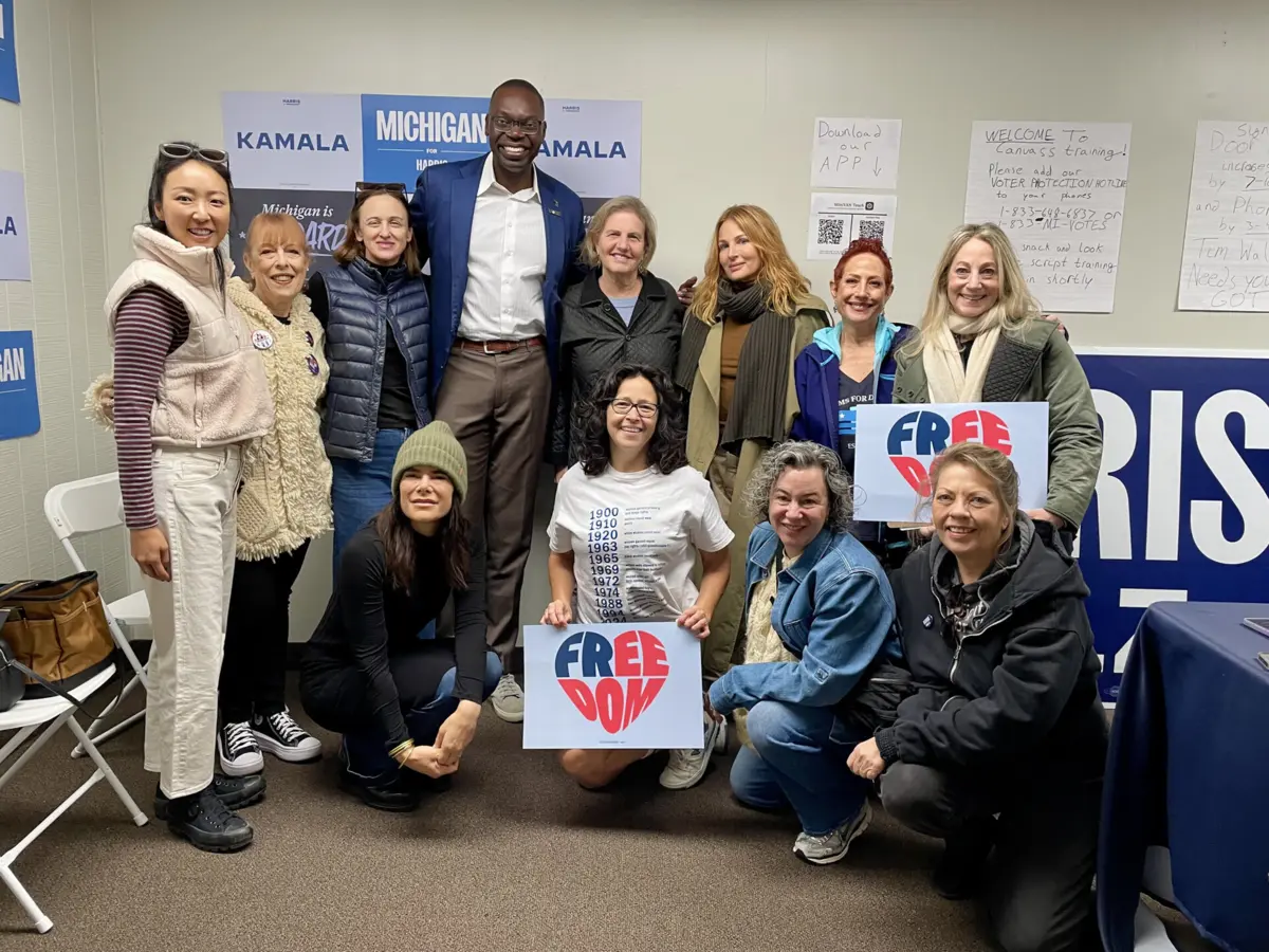 Voluntárias democratas da organização Fems for Dems, em Warren, nos subúrbios de Detroit