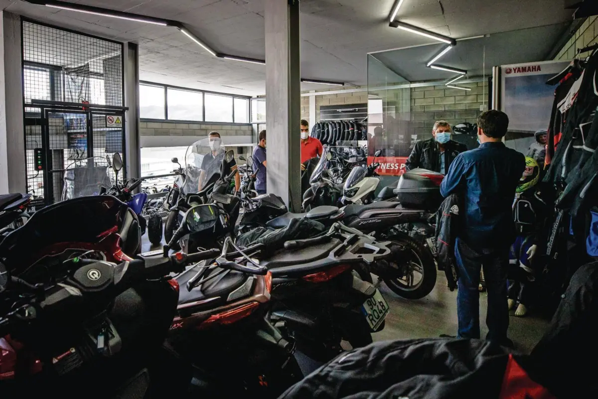 Vendem-se menos motas de cilindrada abaixo de 125 cc