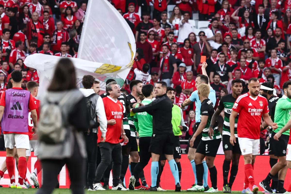 Adepto invadiu o relvado