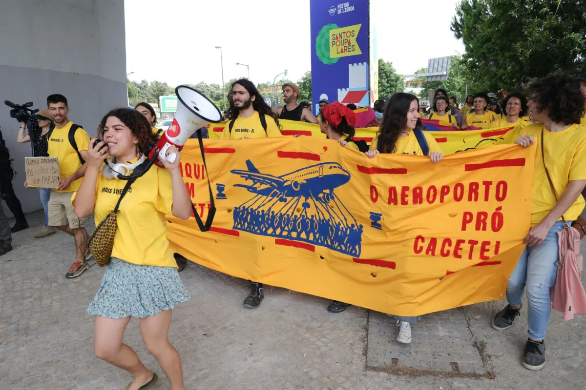 Ativistas foram impedidos pela PSP de terminar a sua ação de protesto no átrio do aeroporto
