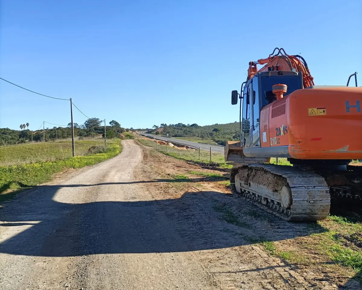 Boa parte das estradas em torno do IP8 são em terra batida