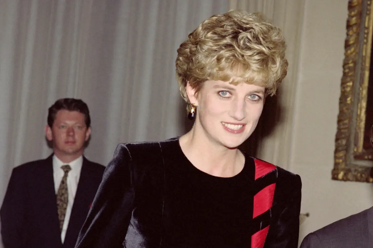 Imagem de contexto do artigo Vestidos de Diana de Gales protagonizam maior leilão com objetos da princesa